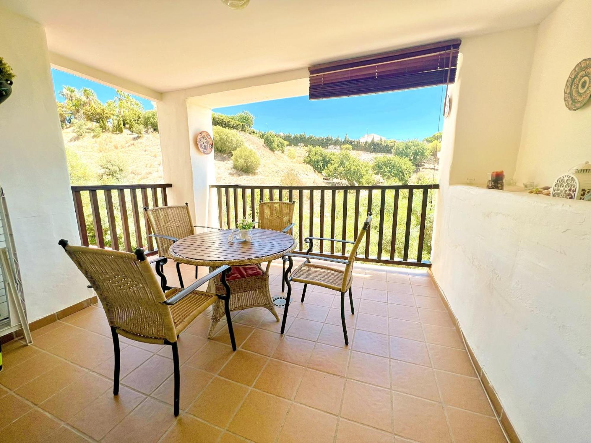 Serene Family Oasis: Poolside Retreat With Convenient Amenities *