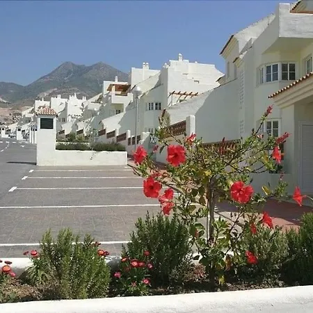 Serene Family Oasis: Poolside Retreat with Convenient Amenities Benalmadena Exterior photo