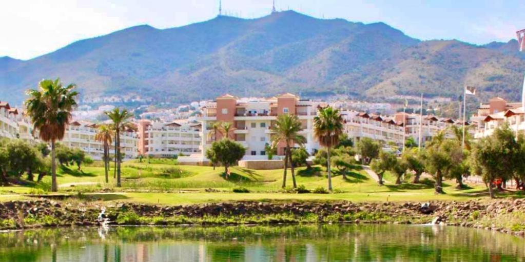 Serene Family Oasis: Poolside Retreat With Convenient Amenities Benalmadena