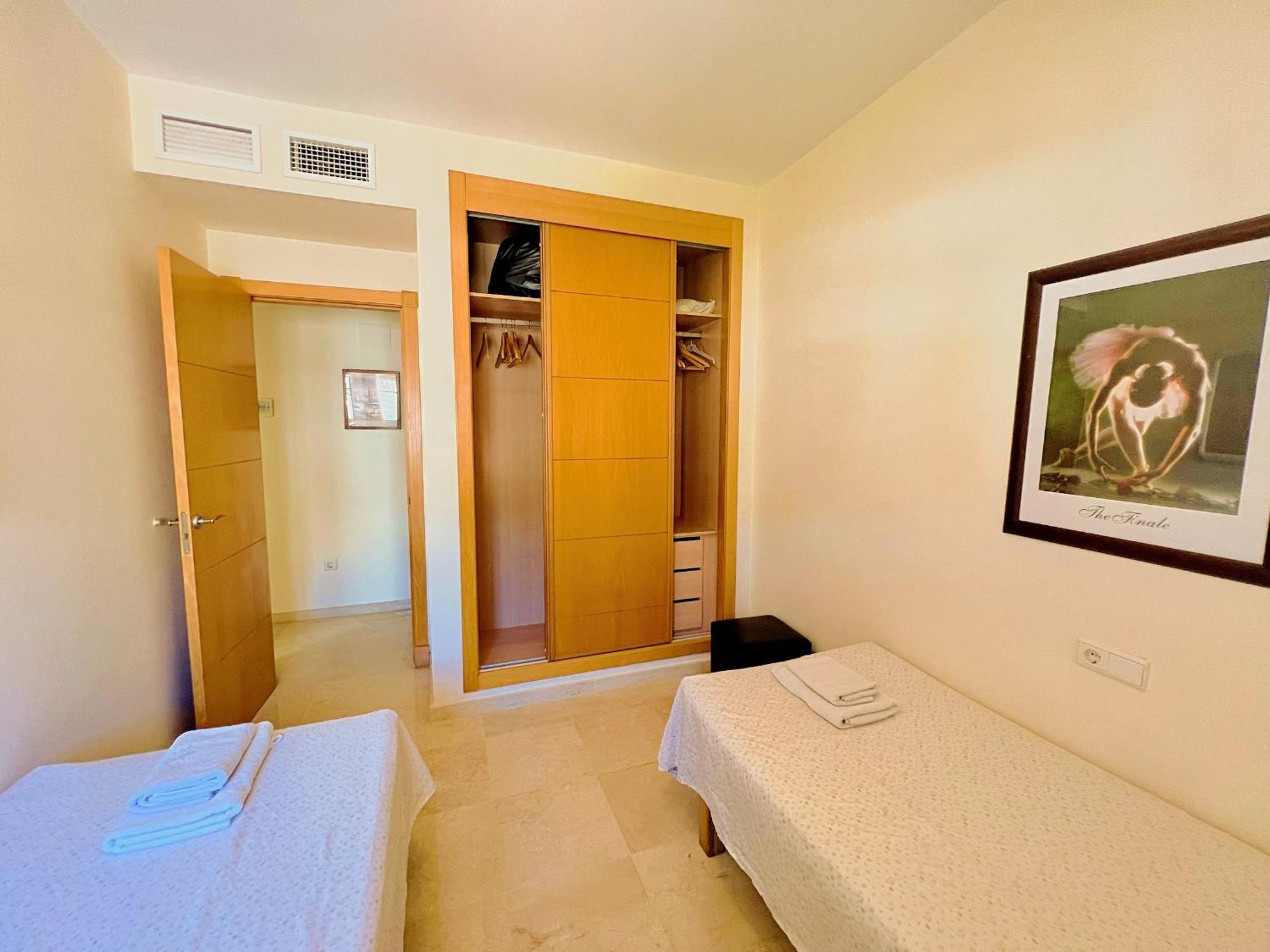 Serene Family Oasis: Poolside Retreat With Convenient Amenities