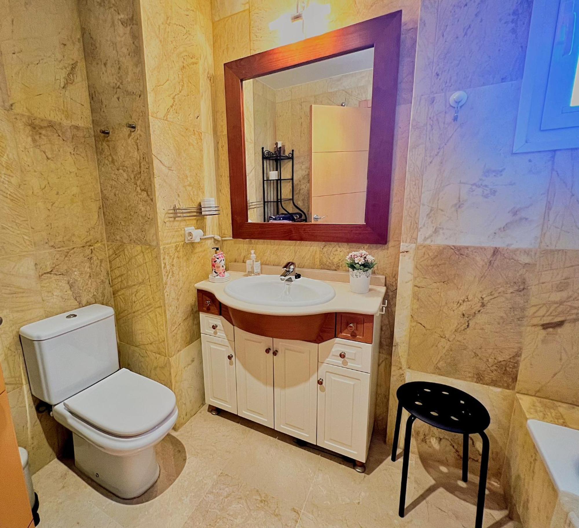 Serene Family Oasis: Poolside Retreat With Convenient Amenities * Benalmadena