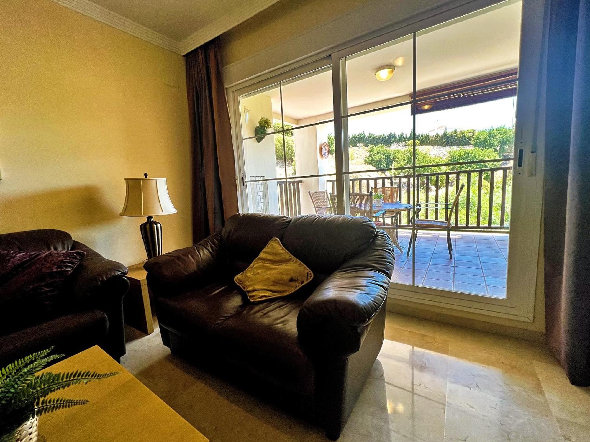 Serene Family Oasis: Poolside Retreat With Convenient Amenities Apartment Benalmadena