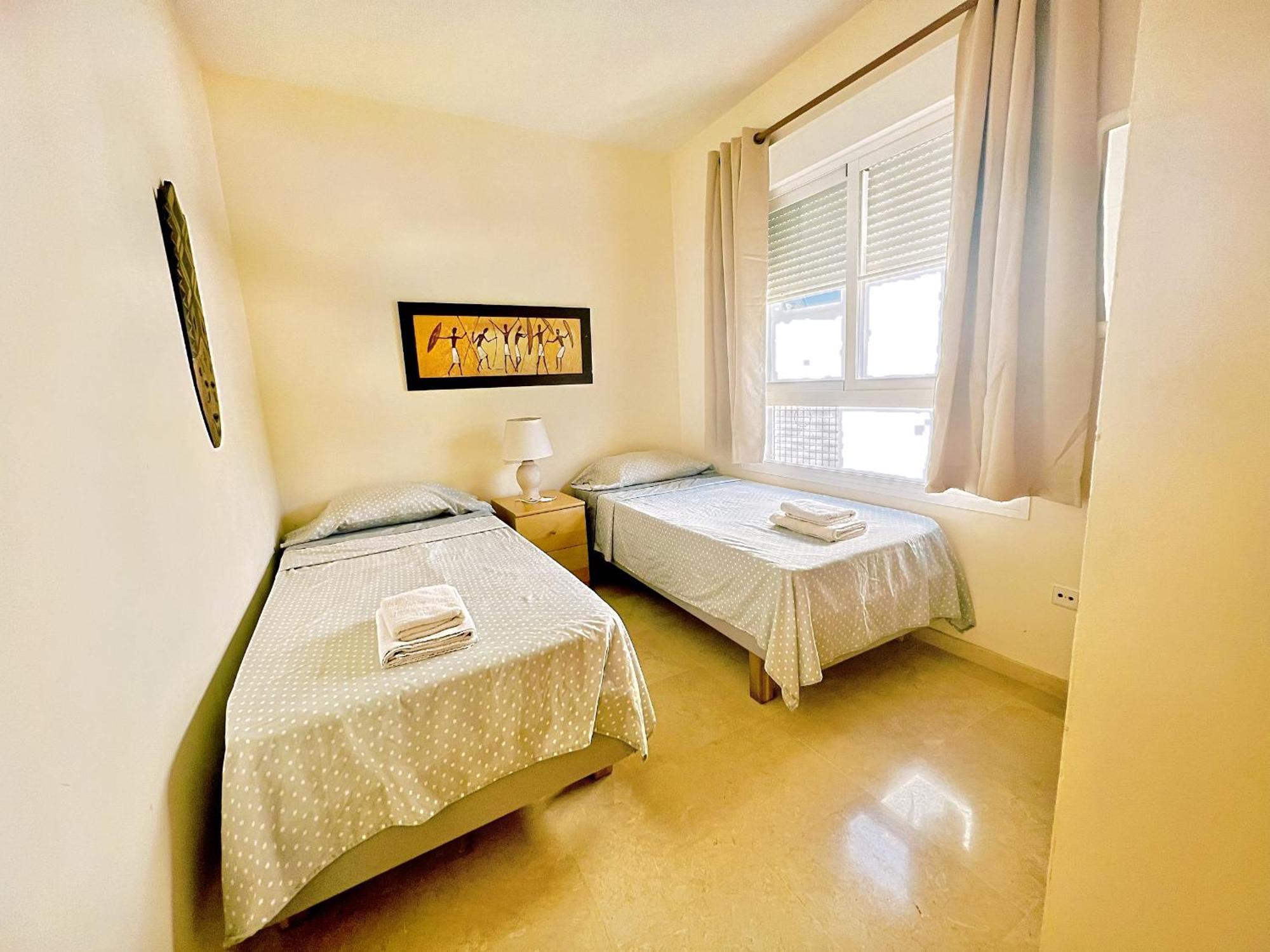 Beautiful With Pools, Playground And Paddle Tennis - Family Friendly And Near Vithas Hospital - Free Parking In Garage Apartamento *