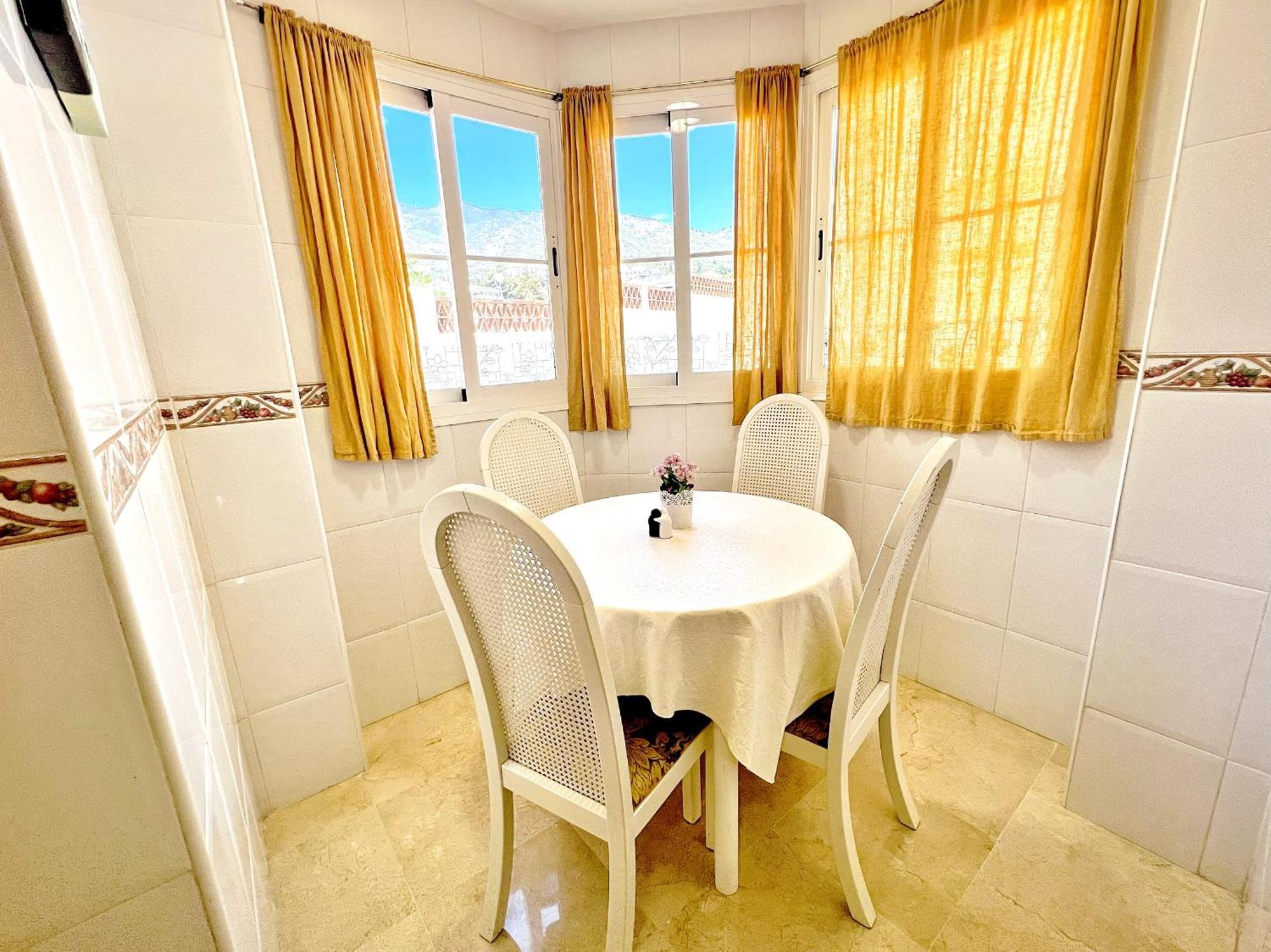 Beautiful With Pools, Playground And Paddle Tennis - Family Friendly And Near Vithas Hospital - Free Parking In Garage Apartamento *